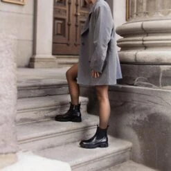 Paola Black -Walking On A Cloud blopaola01e