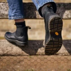 Blundstone 2058 - All Terrain Black Leather Vibram® Anti-Slip Boot -Walking On A Cloud blu205801d