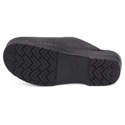 Dansko Sonja Black Oiled Leather Clog -Walking On A Cloud dansonj01j